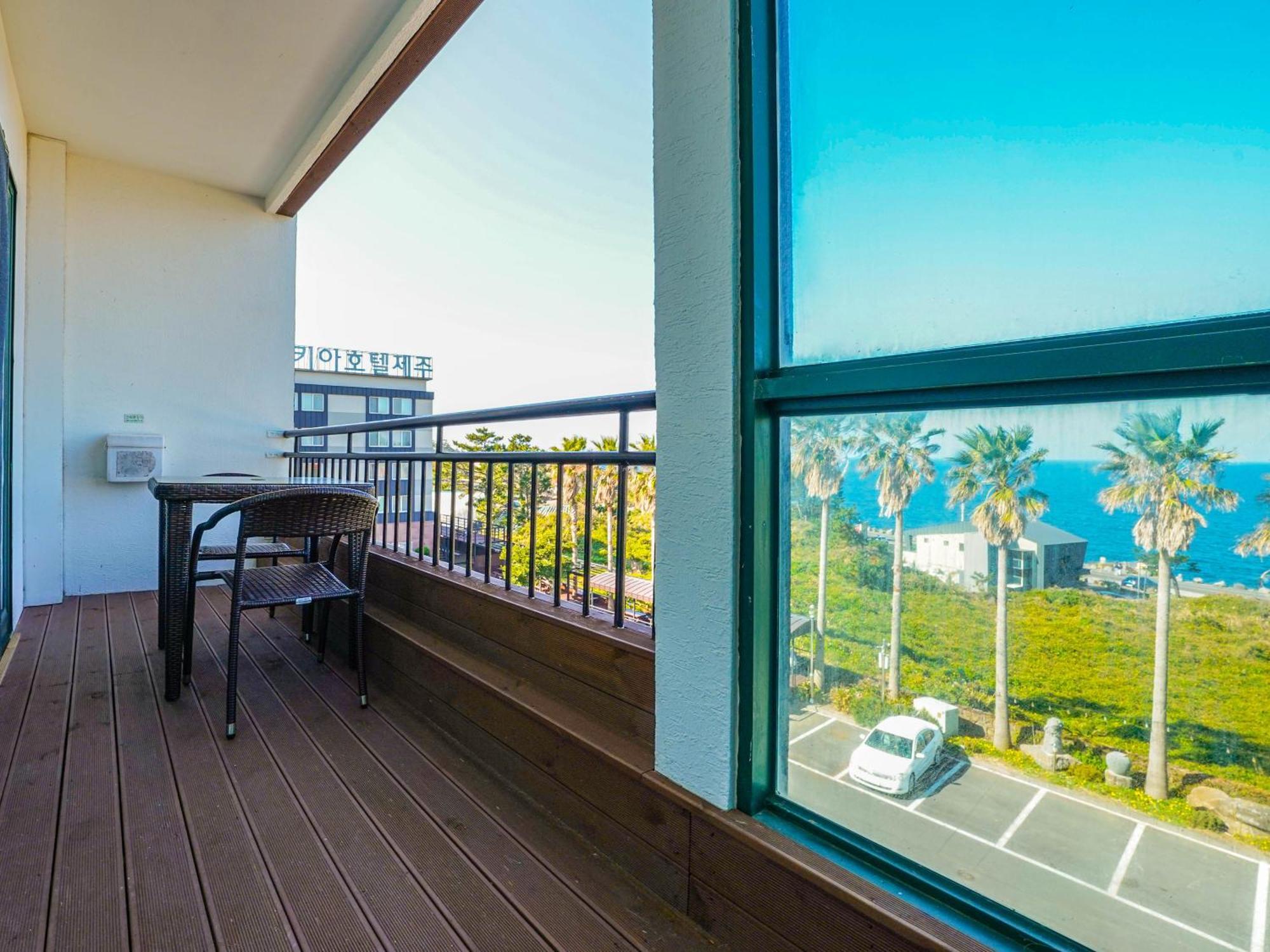 Sea Cliff Hotel Jeju Exteriör bild